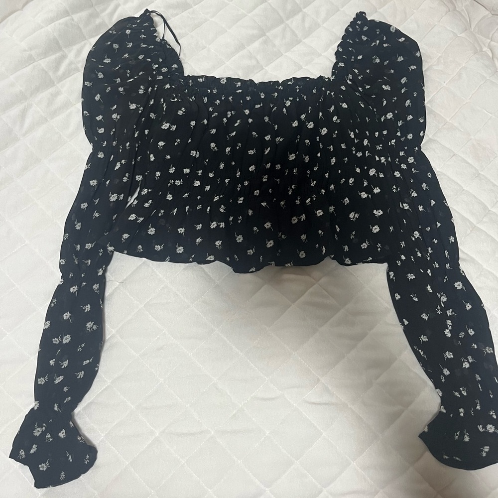 H&M black with white flowers top size S